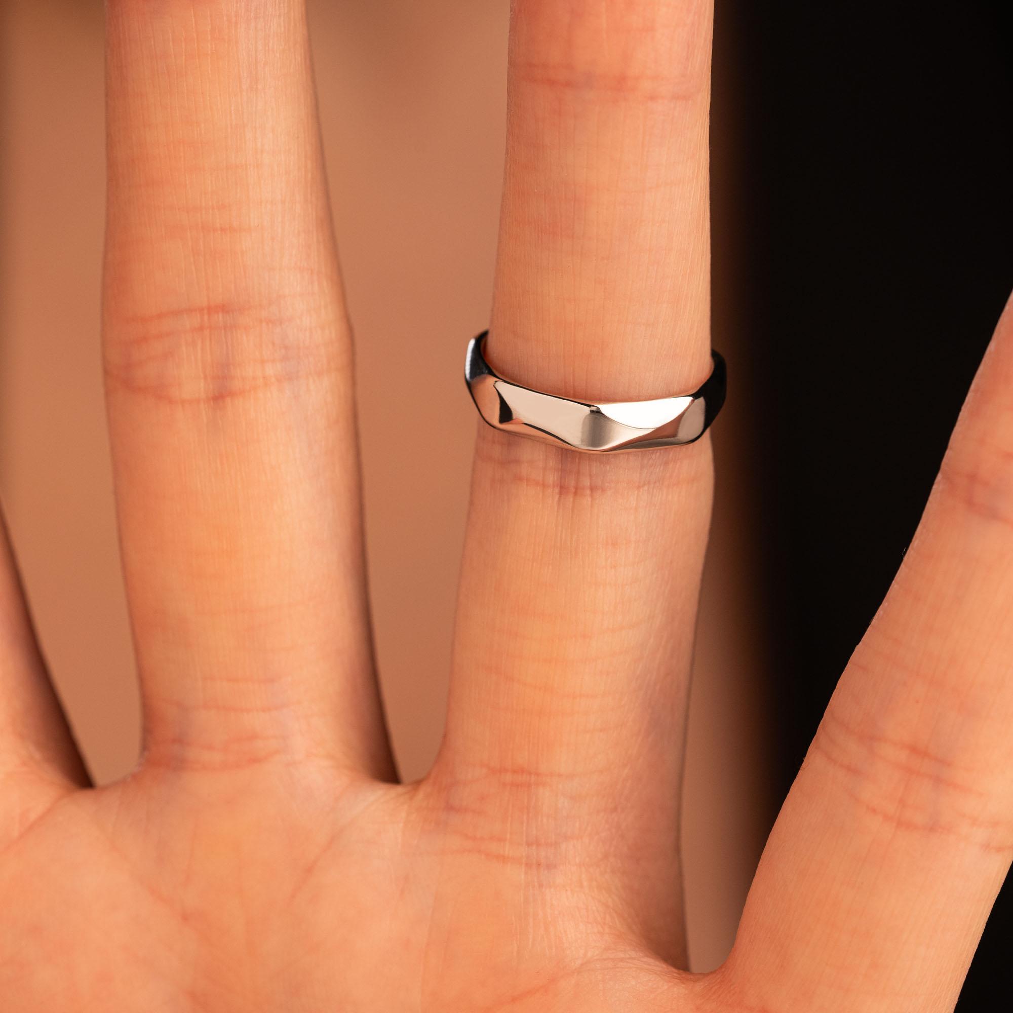 Обручальное кольцо из белого золота 710-000-220