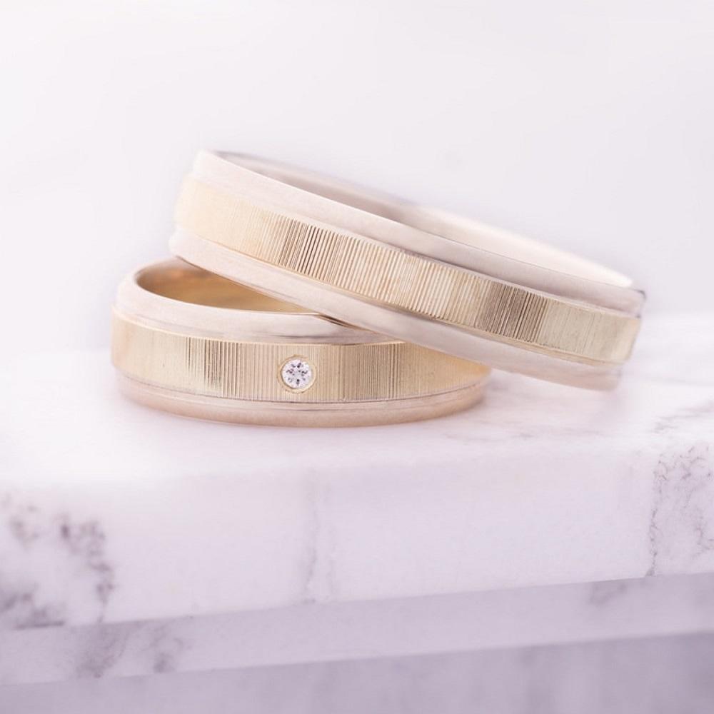 Обручальное кольцо с бриллиантом 472-010-975