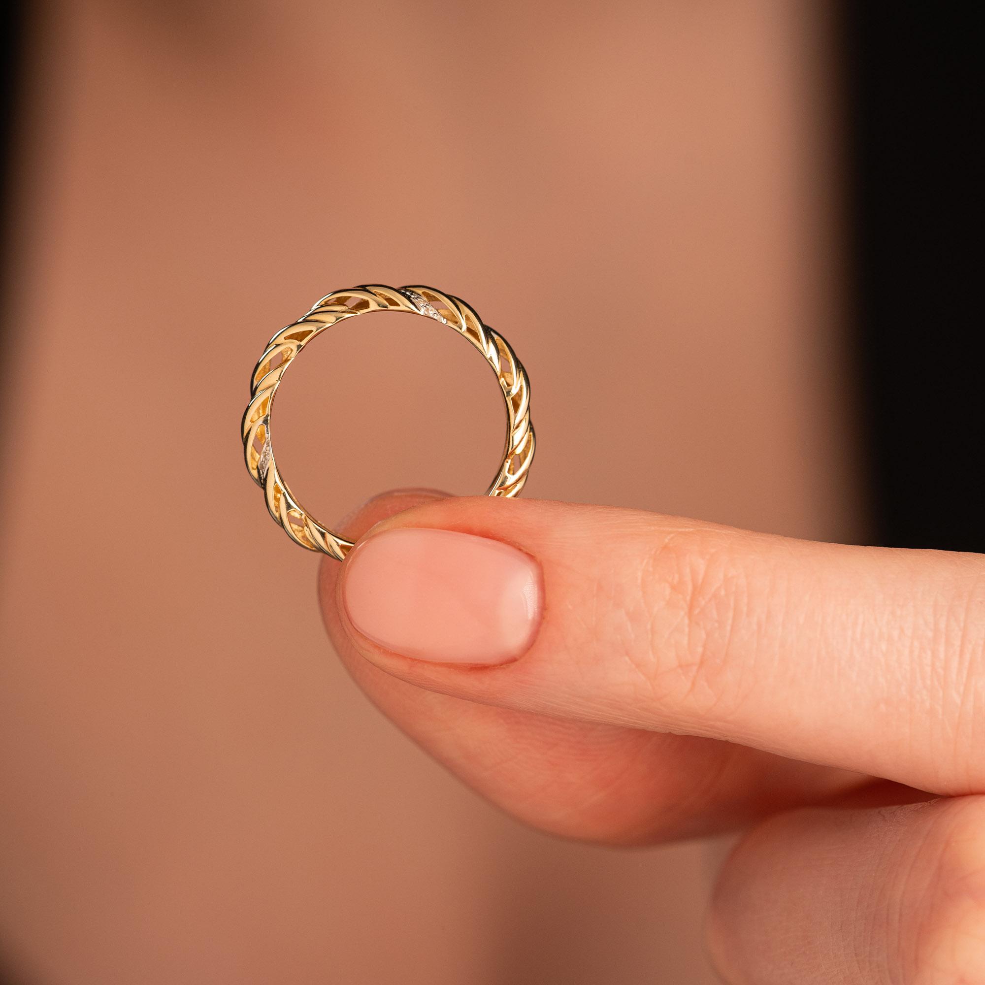 Обручальное кольцо из желтого золота с бриллиантами 9311020Б