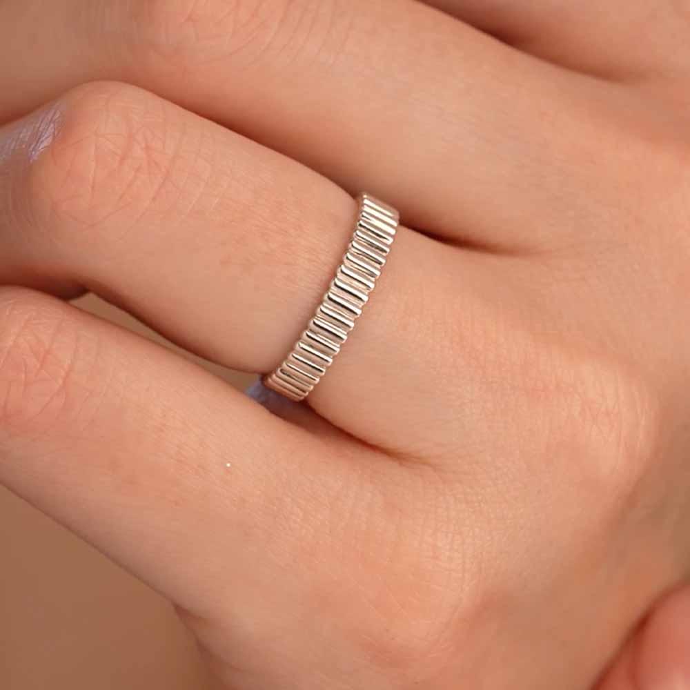 Кольцо из белого золота 585 пробы фактурное 921479-3