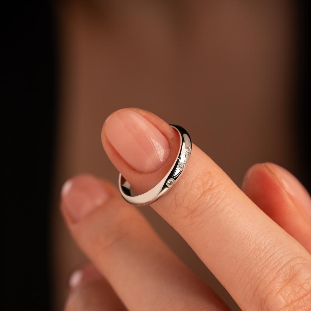 Обручальное кольцо с бриллиантами 112-030-530