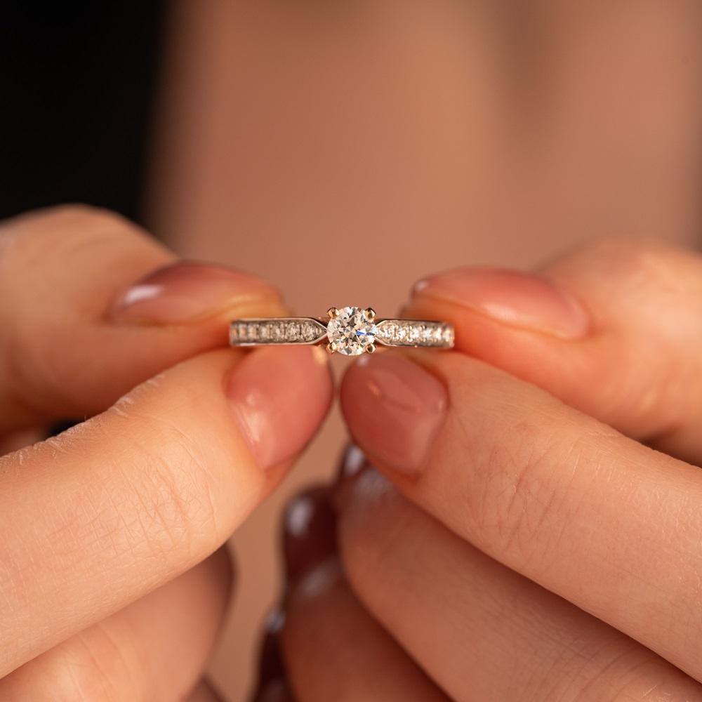 Кольцо из золота с бриллиантами 911265Б