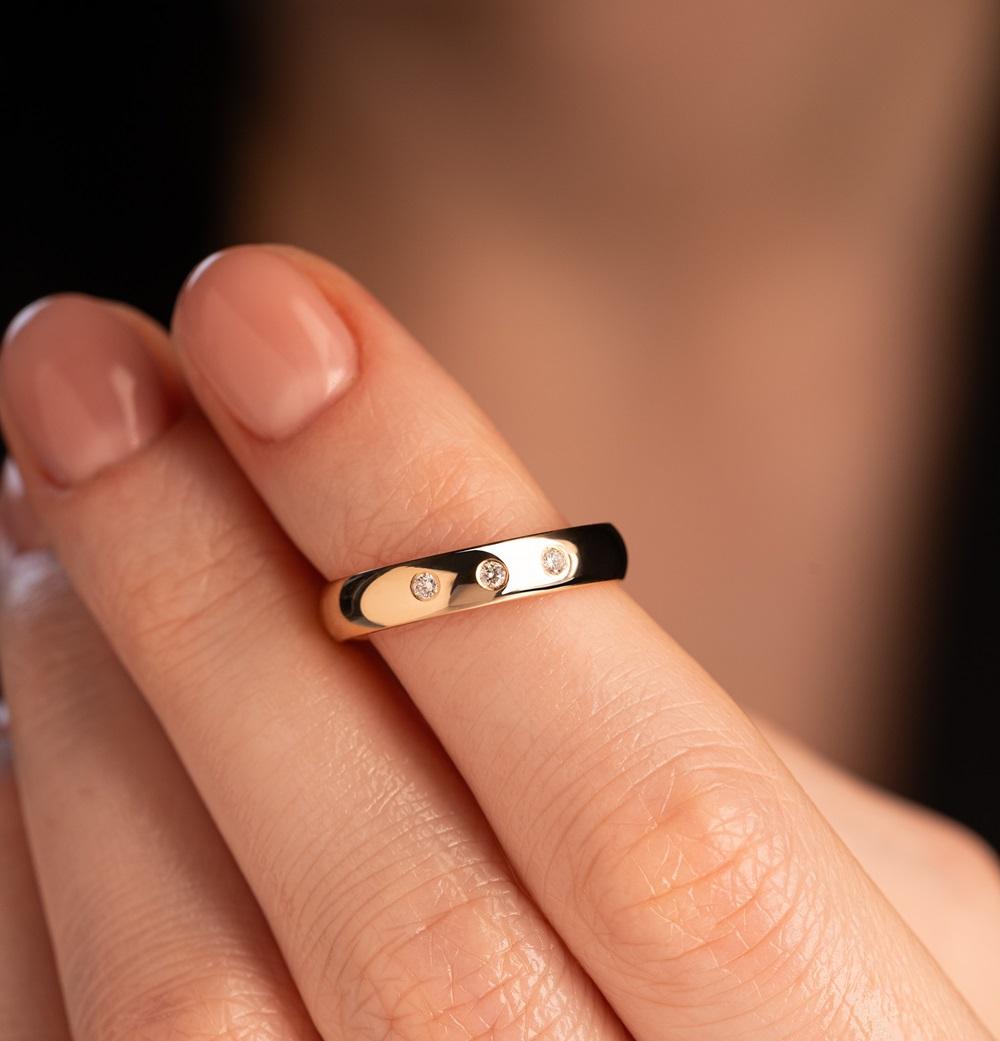 Обручальное кольцо с бриллиантами 102-030-540