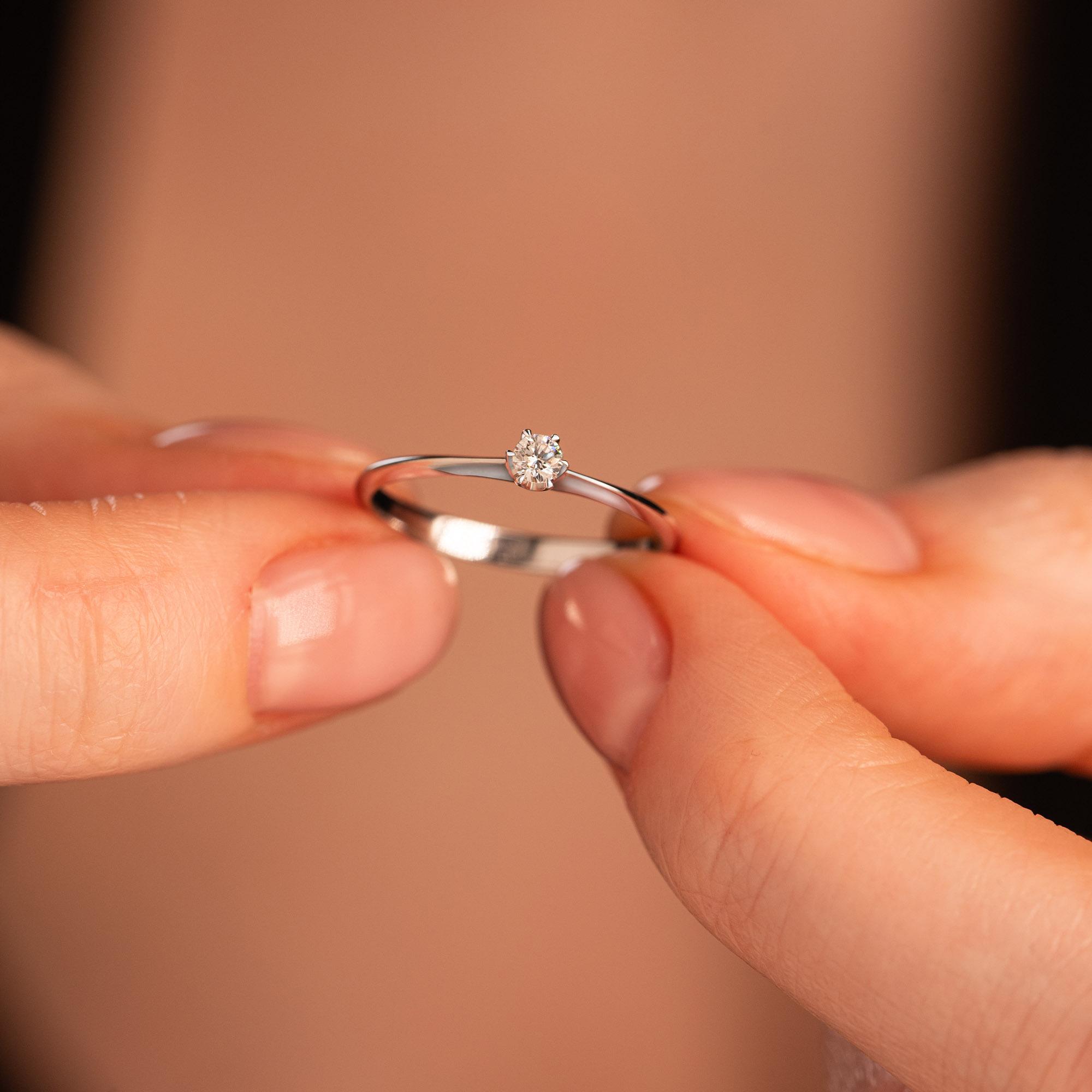 Кольцо из золота с бриллиантом 921088Б