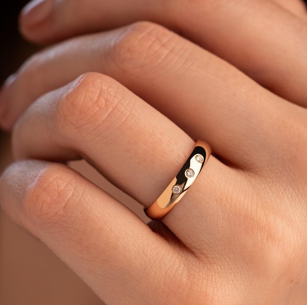 Обручальное кольцо с бриллиантами 102-030-540