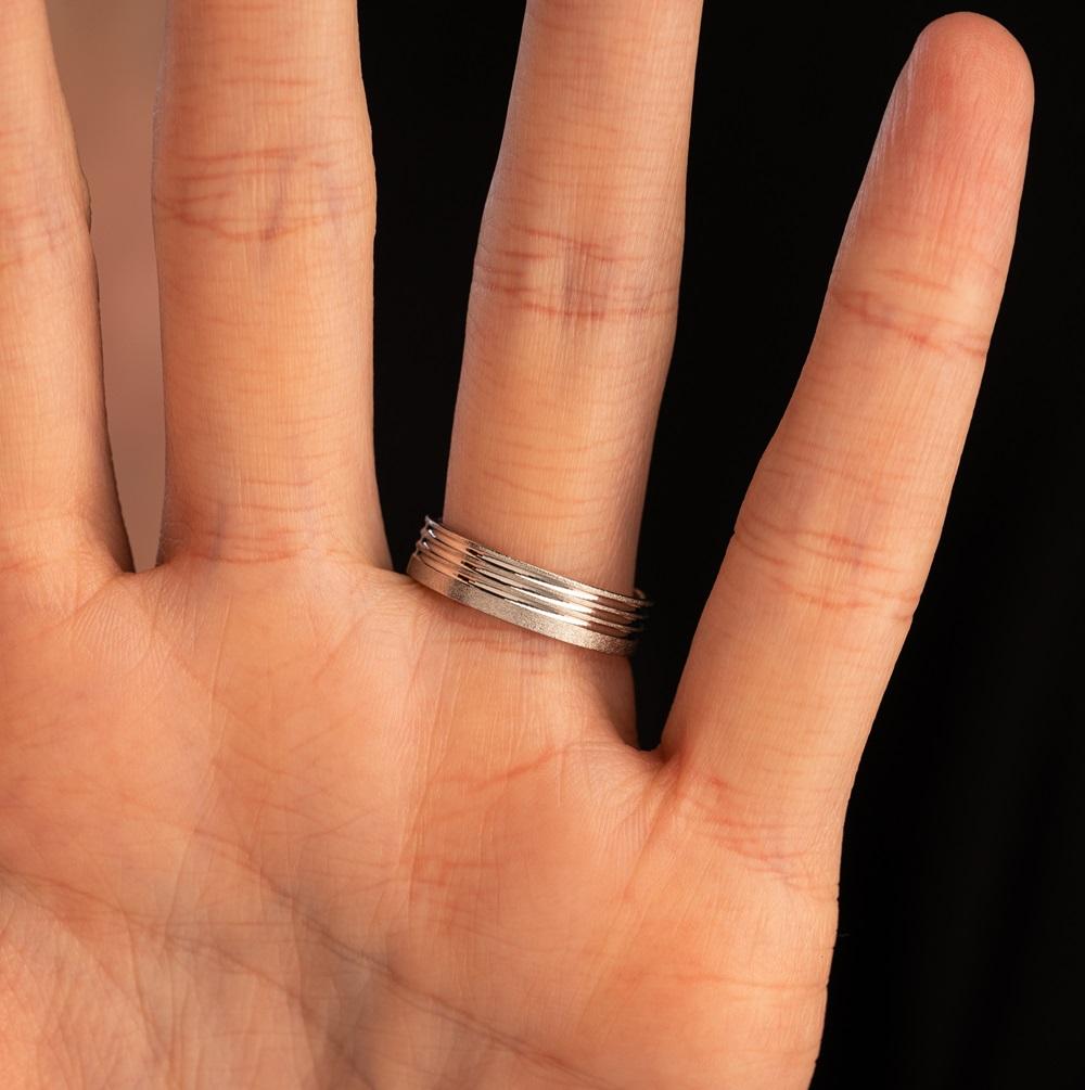 Обручальное кольцо из белого золота 210-000-510