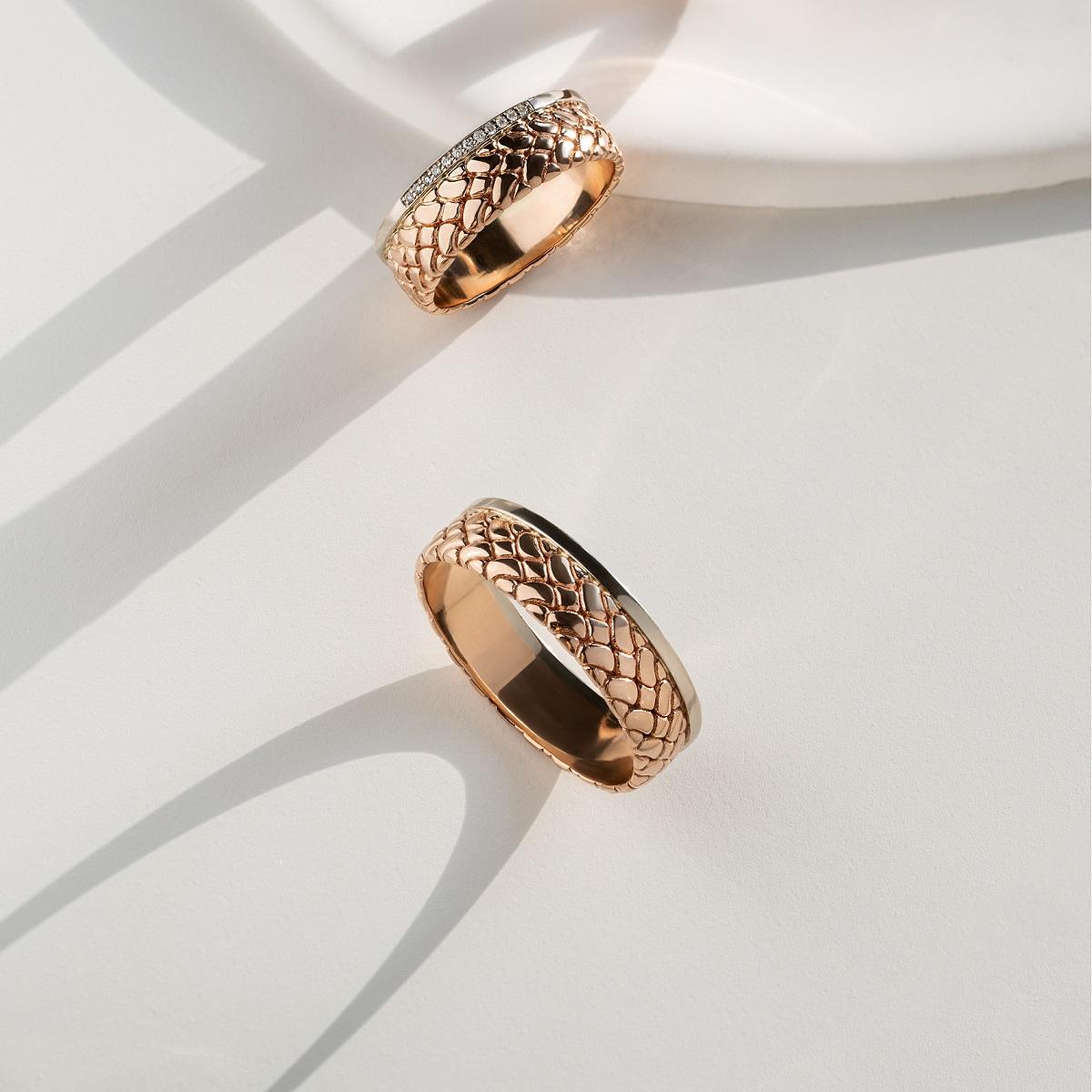 Кольцо из красного и белого золота с бриллиантами 911809Б