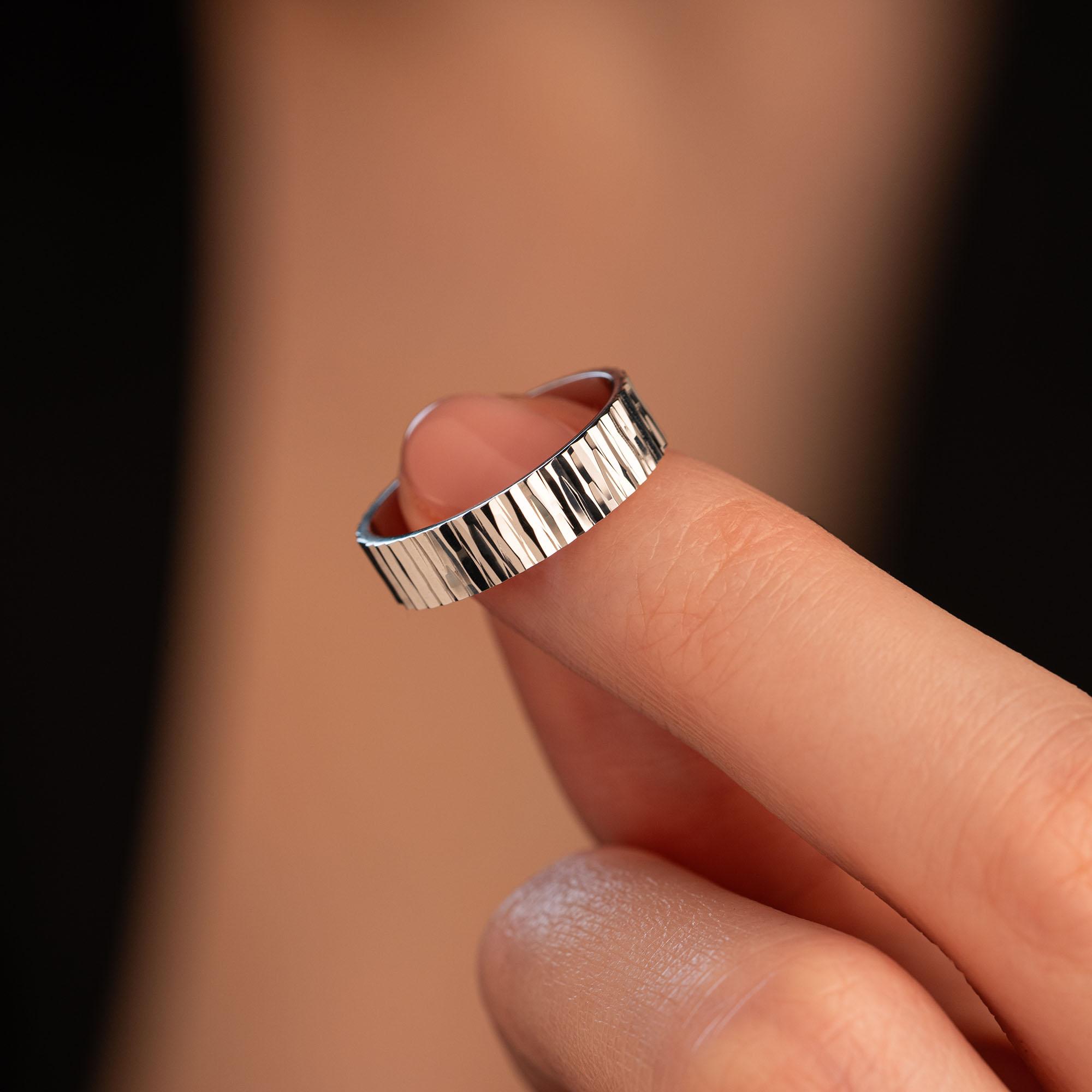 Обручальное кольцо из белого золота 510-000-1015