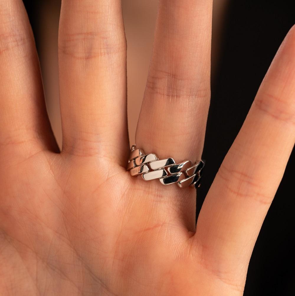 Кольцо из белого золота с белыми и черными бриллиантами 921880ЧБ