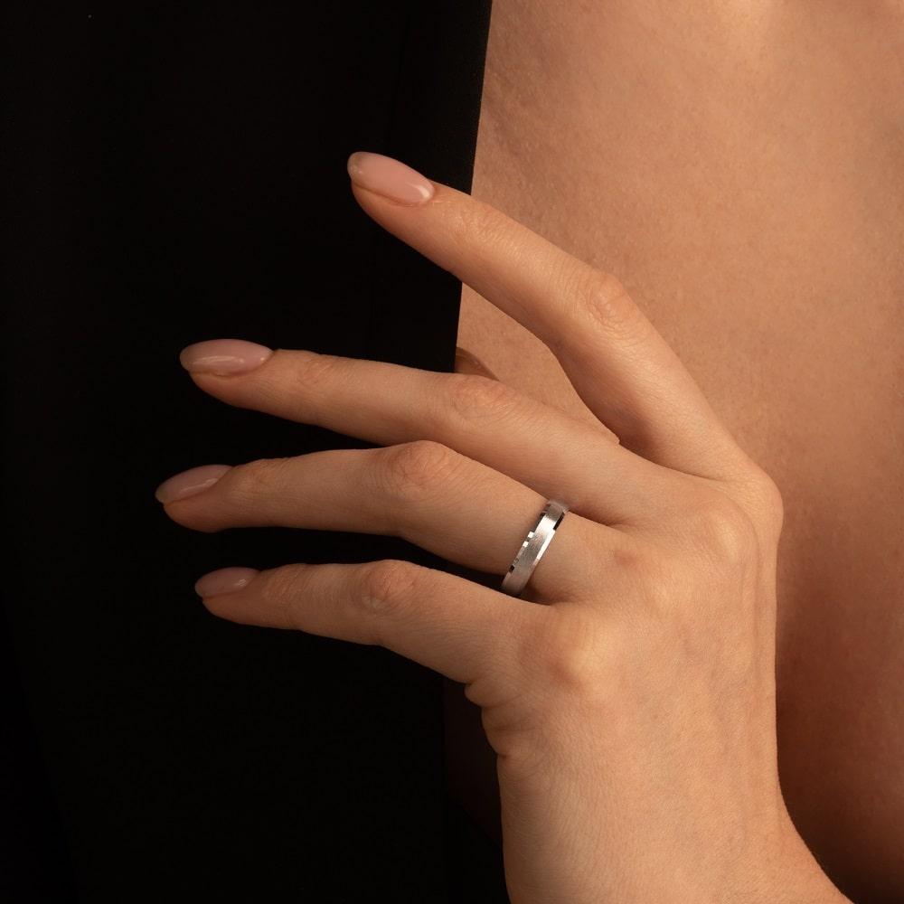 Обручальное кольцо из серебра 010-000-465