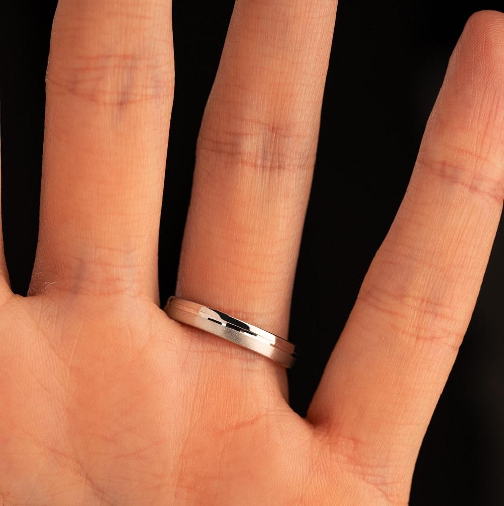 Обручальное кольцо из белого золота 210-000-316