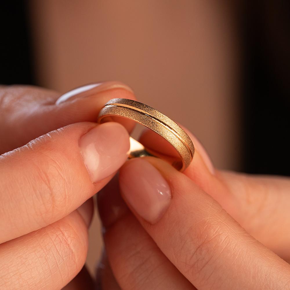 Обручальное кольцо из красного золота 200-000-720