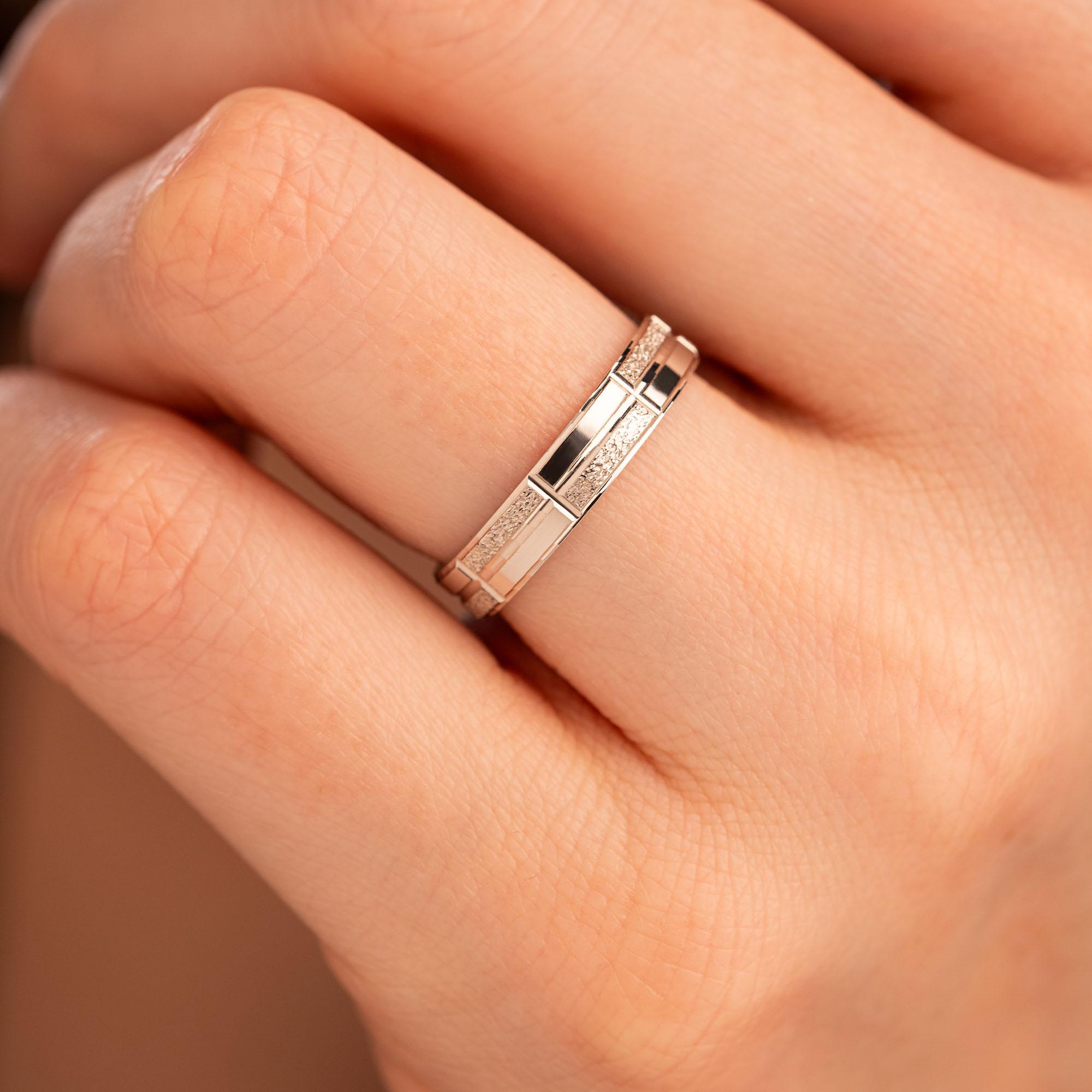 Обручальное кольцо из белого золота 210-000-732