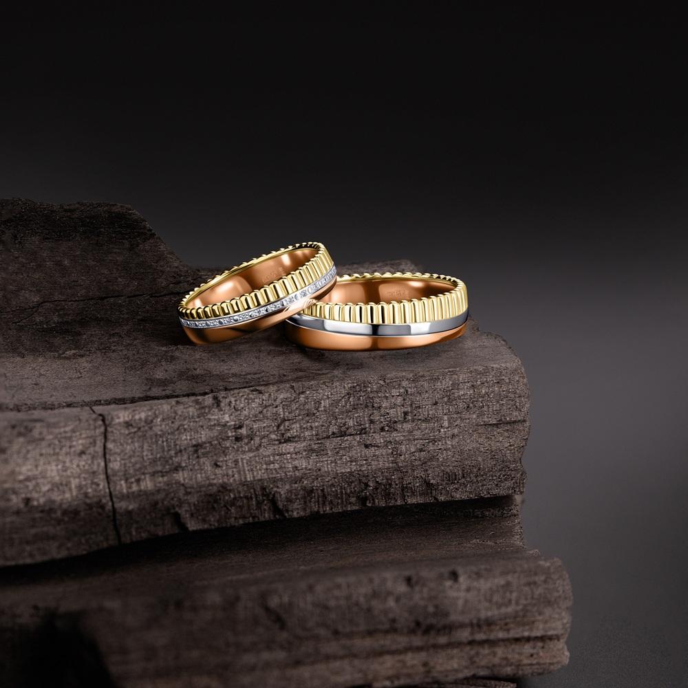 Обручальное кольцо из трех видов золота с бриллиантами 9111012Б