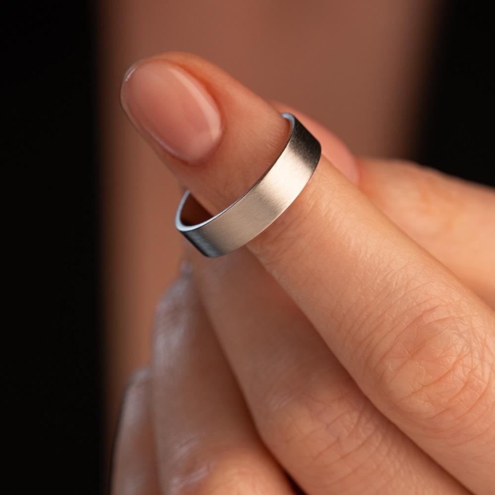 обручальное кольцо из серебра 010-000-356