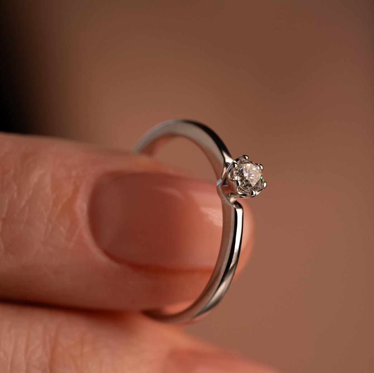 Кольцо с бриллиантом 921870Б