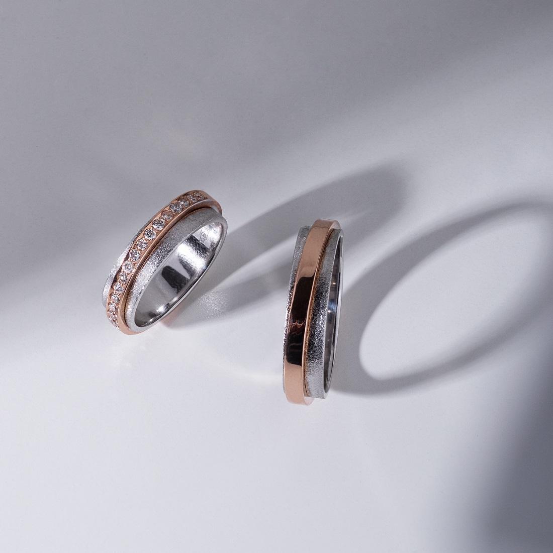 Обручальное кольцо из красного и белого золота