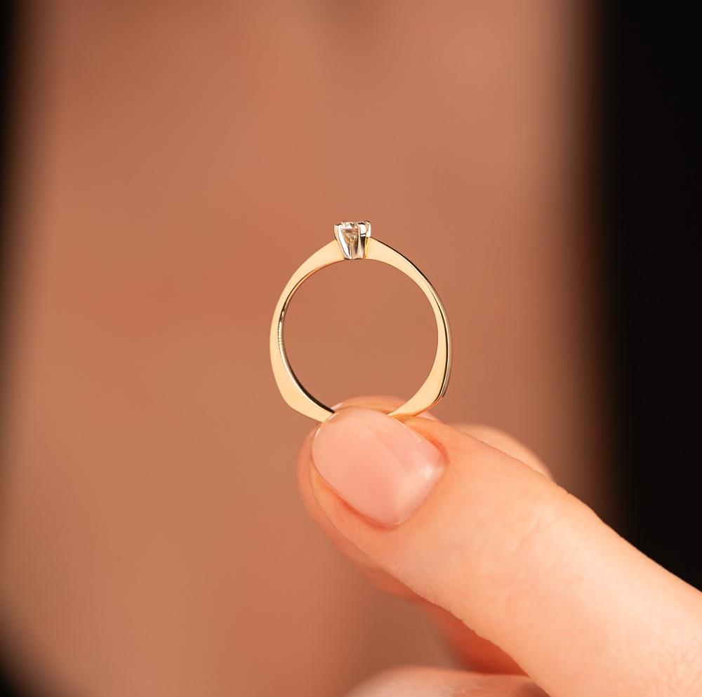 Кольцо из золота с бриллиантом 911049Б