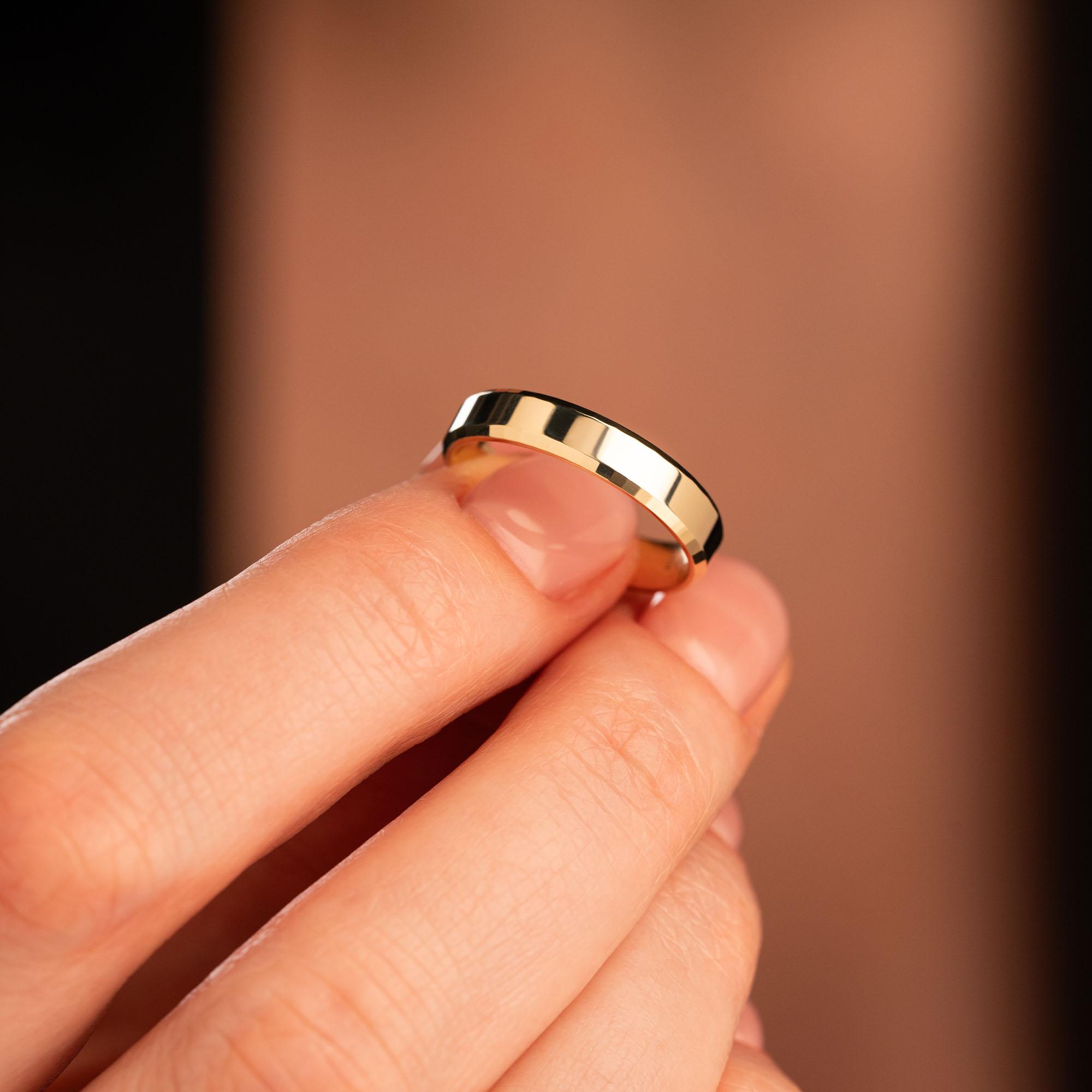 Обручальное кольцо из желтого золота 220-000-454