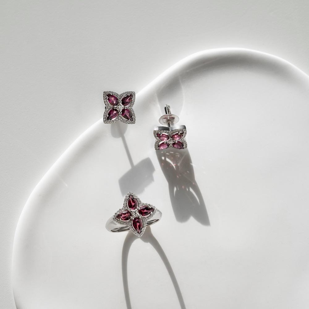 Серьги из белого золота 585 пробы с бриллиантами и родолитами 922789РД