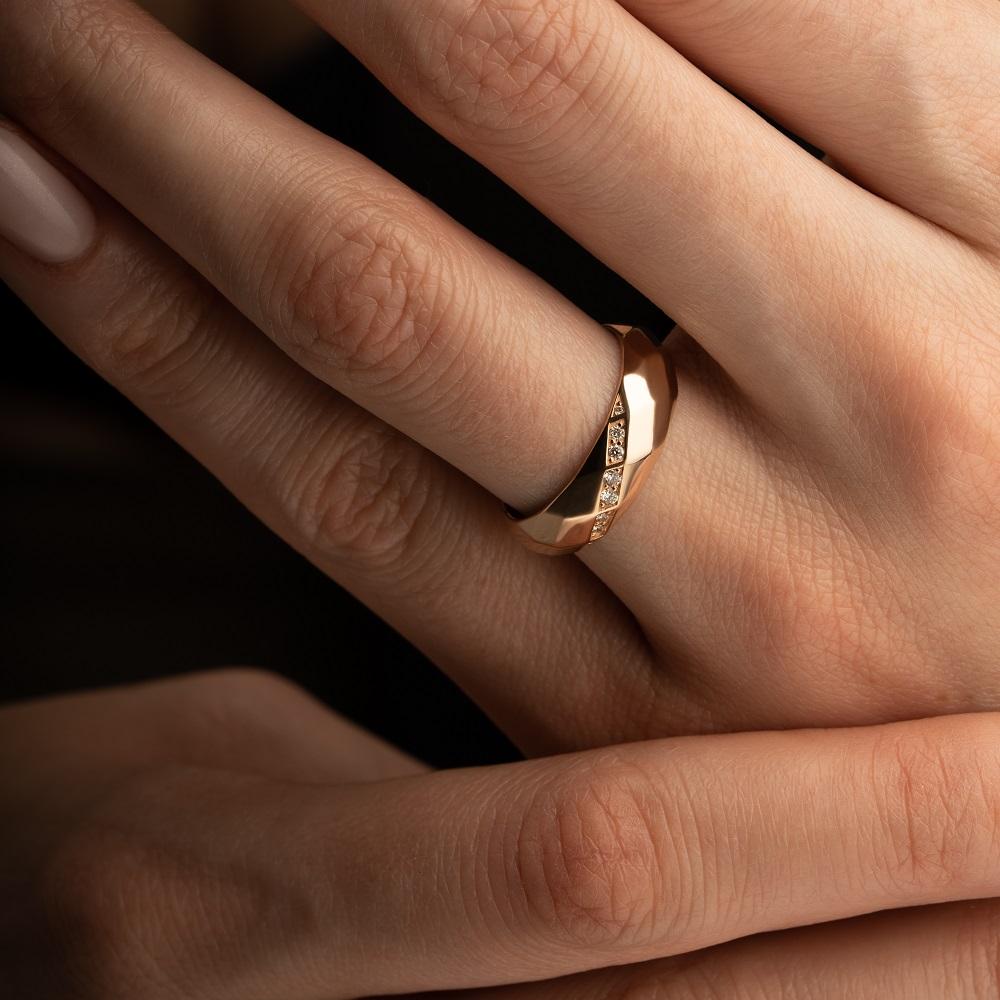 Кольцо из красного золота с бриллиантьами 911669Б