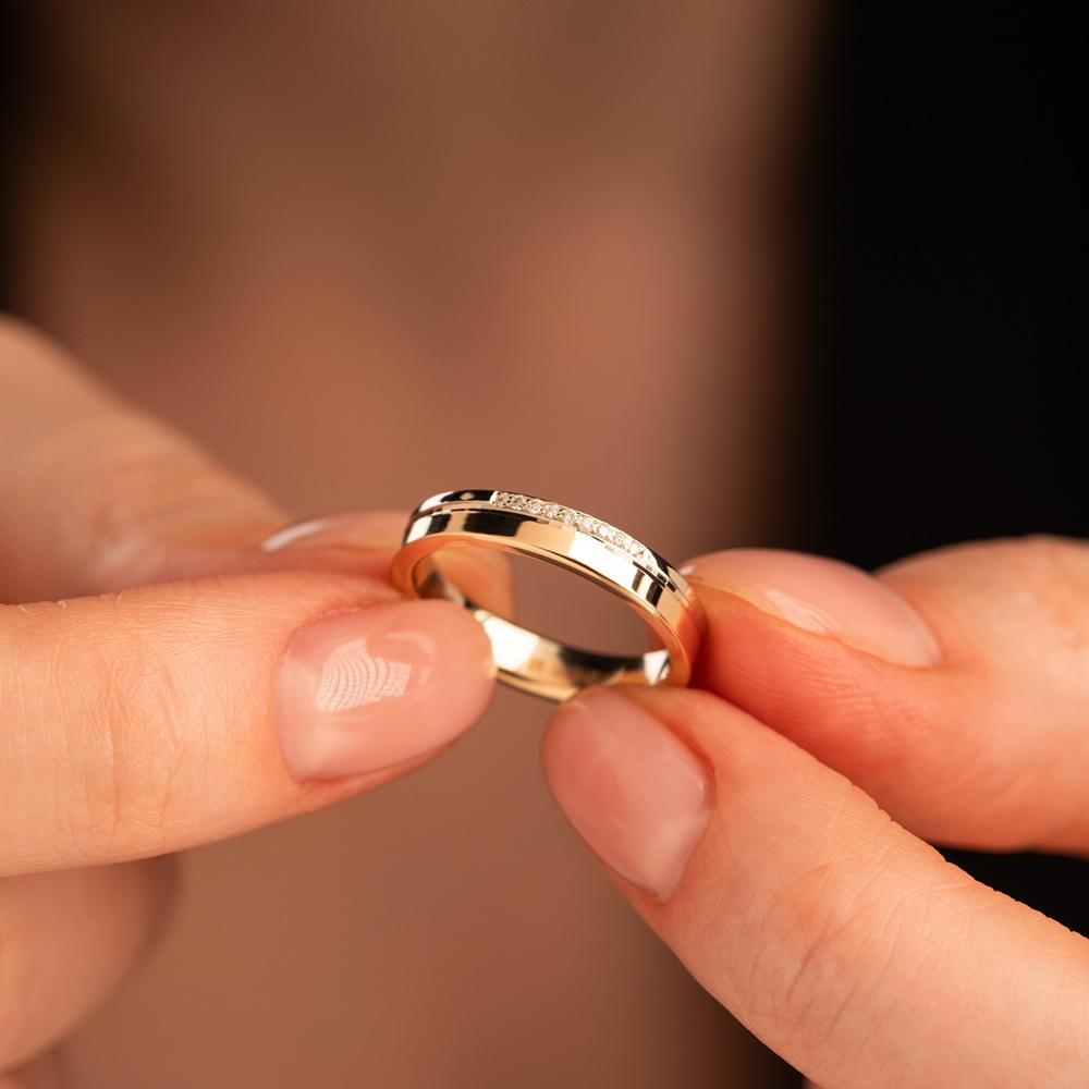 Обручальное кольцо с бриллиантами 432-090-332