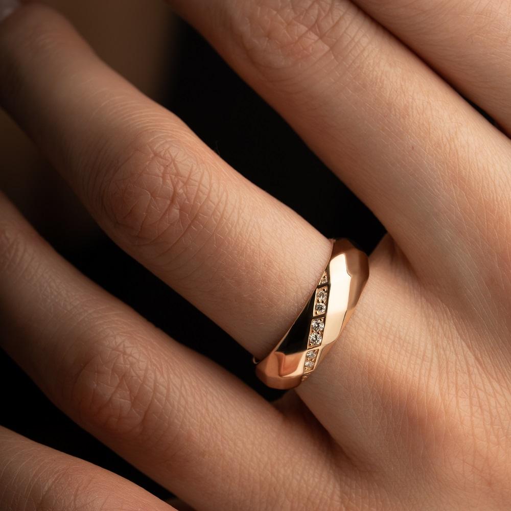 Кольцо из красного золота с бриллиантьами 911669Б