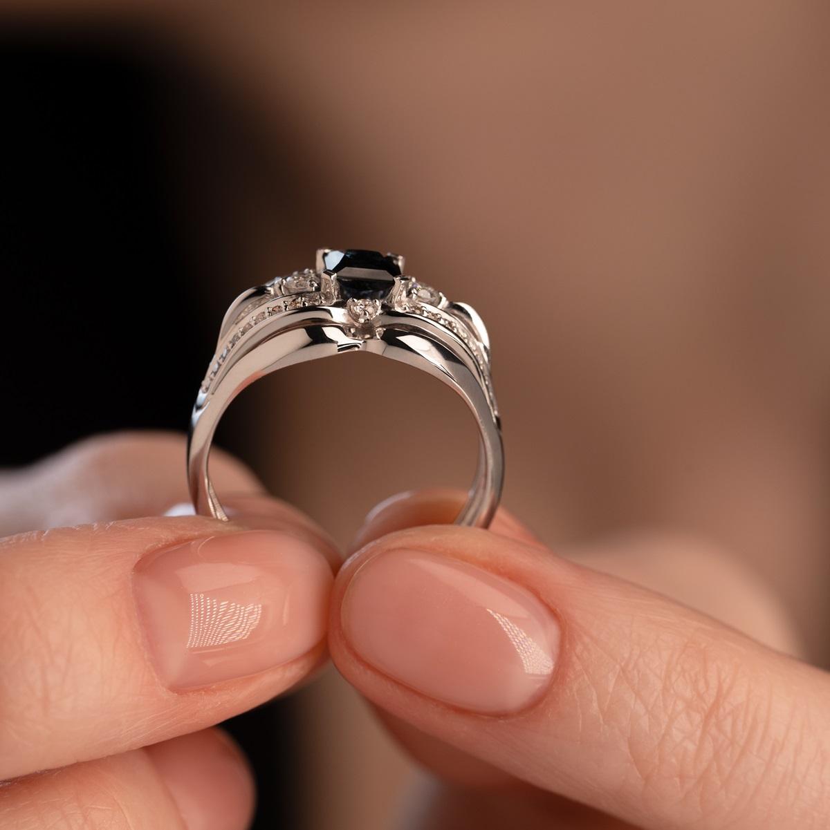 Кольцо с сапфиром и бриллиантами 921909С