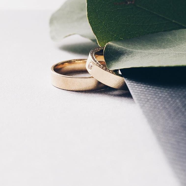 Обручальное кольцо с бриллиантами 202-910-350