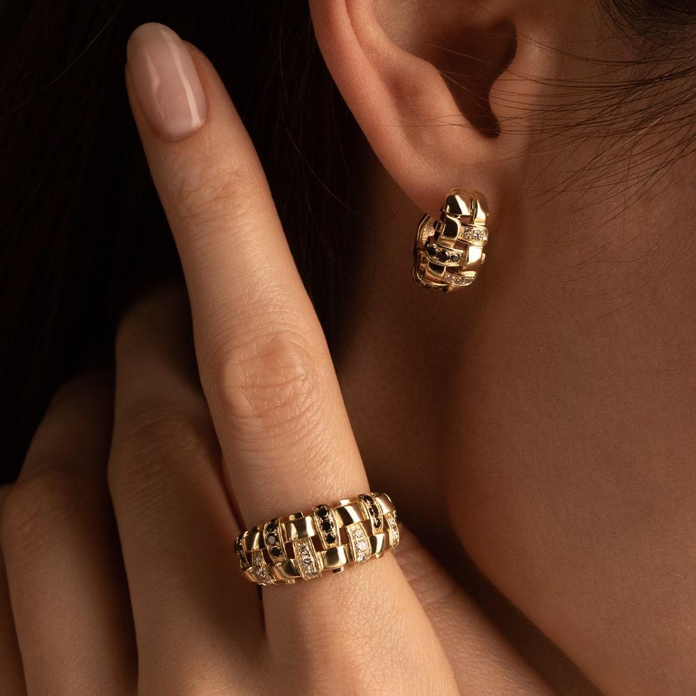 Кольцо из желтого золота 585 пробы с черными и белыми бриллиантами 931790ЧБ