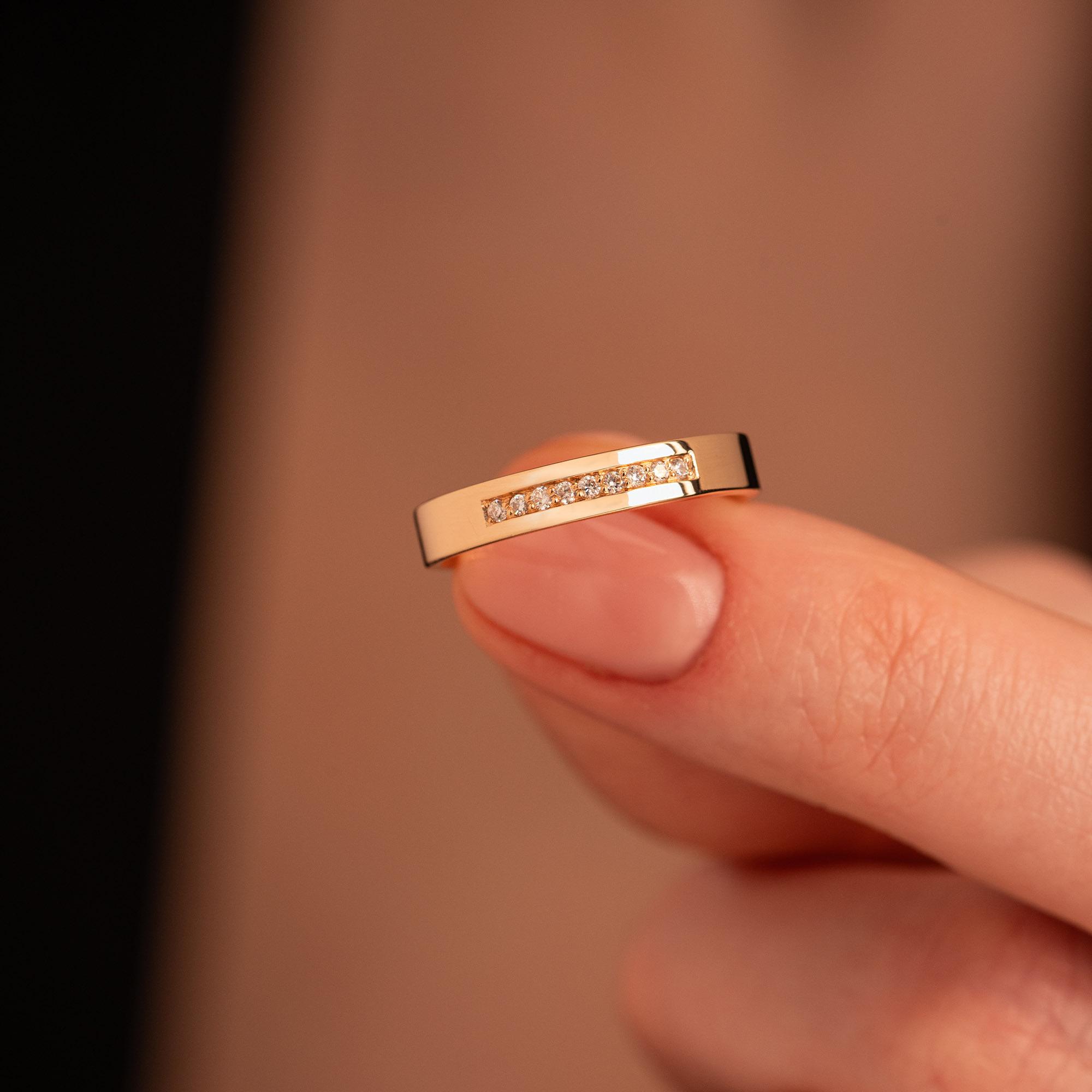 Обручальное кольцо с бриллиантами 202-090-308