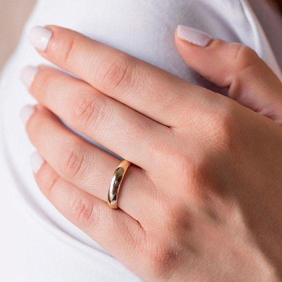 Обручальное кольцо из желтого золота 120-000-550