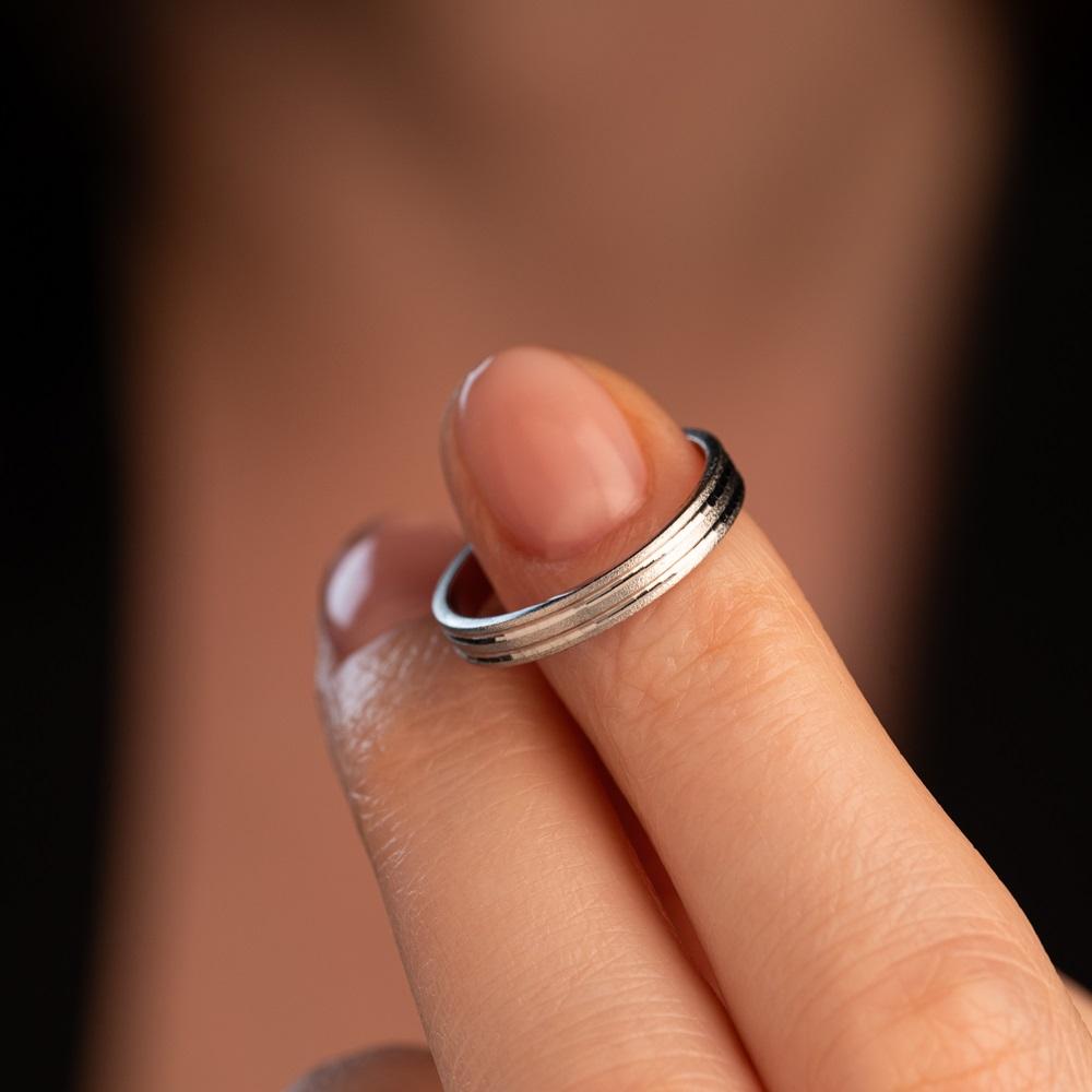 Обручальное кольцо из белого золота 210-000-556