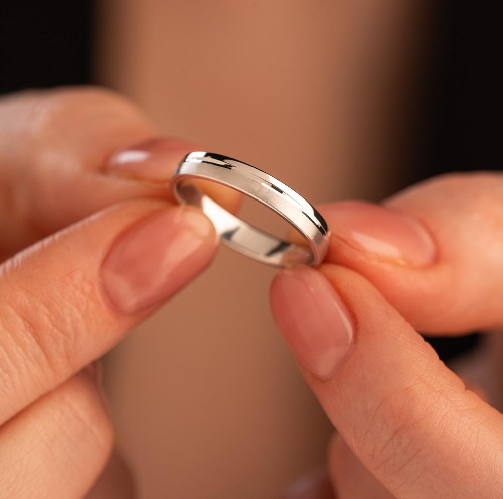 Обручальное кольцо из белого золота 210-000-316