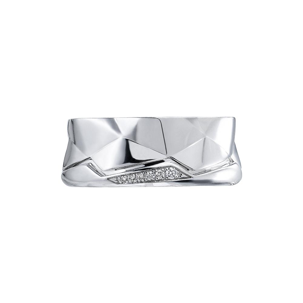 Обручальное кольцо из белого золота 585 пробы мятый металл 921759Б