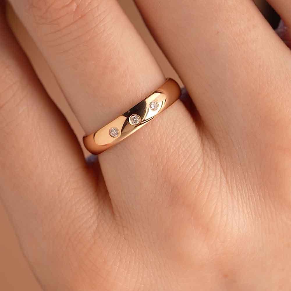 Обручальное кольцо с бриллиантами 102-030-540