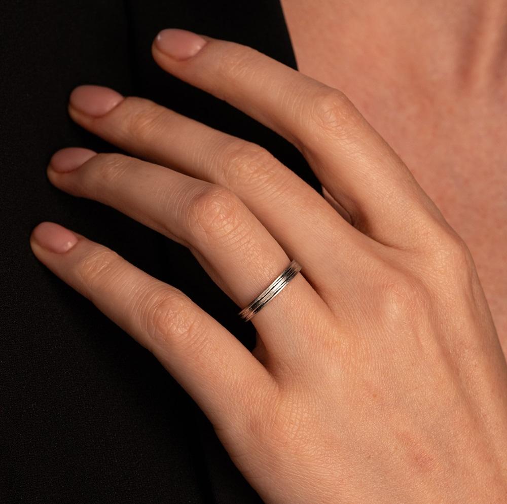 Обручальное кольцо из белого золота 210-000-556