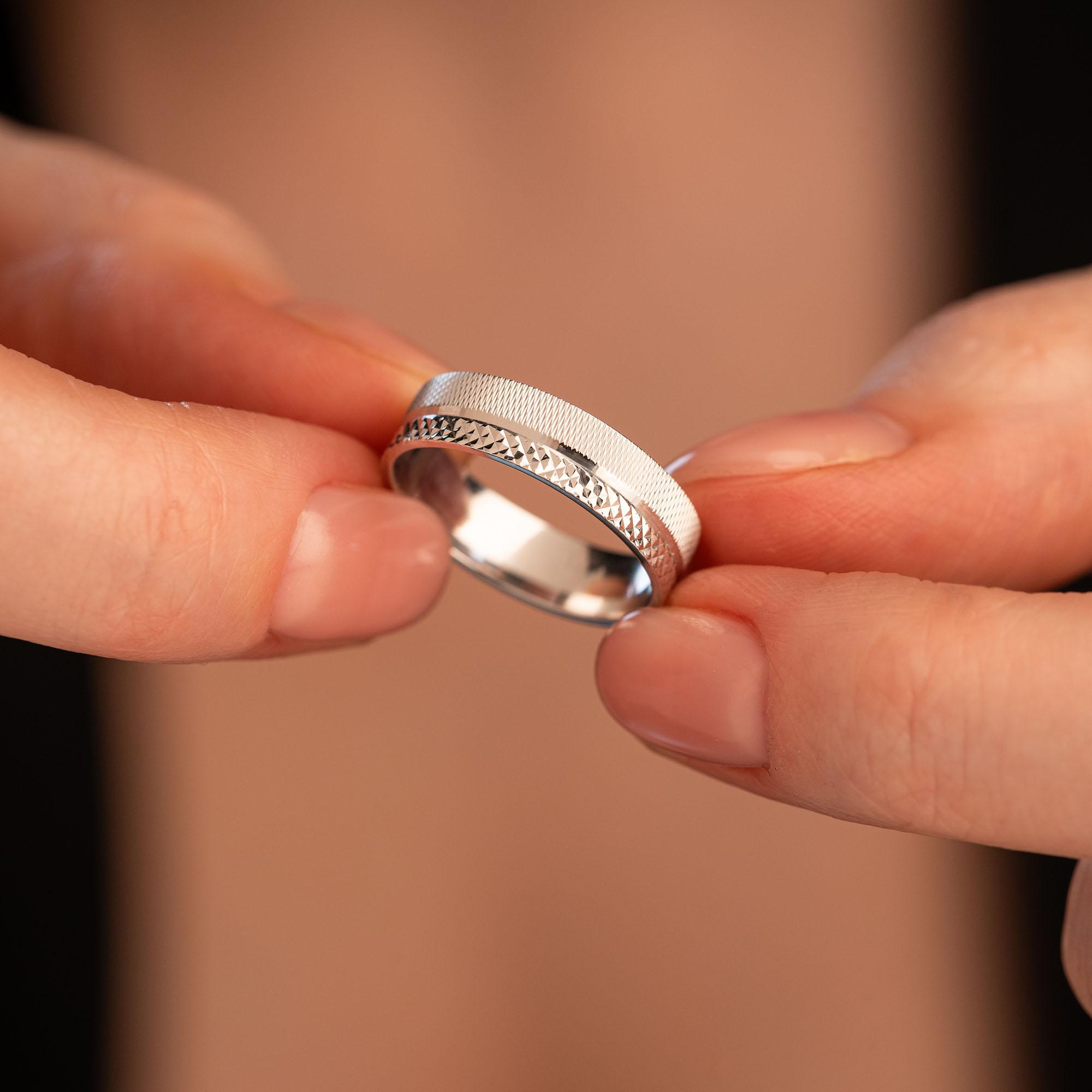 Обручальное кольцо из белого золота 510-000-1022