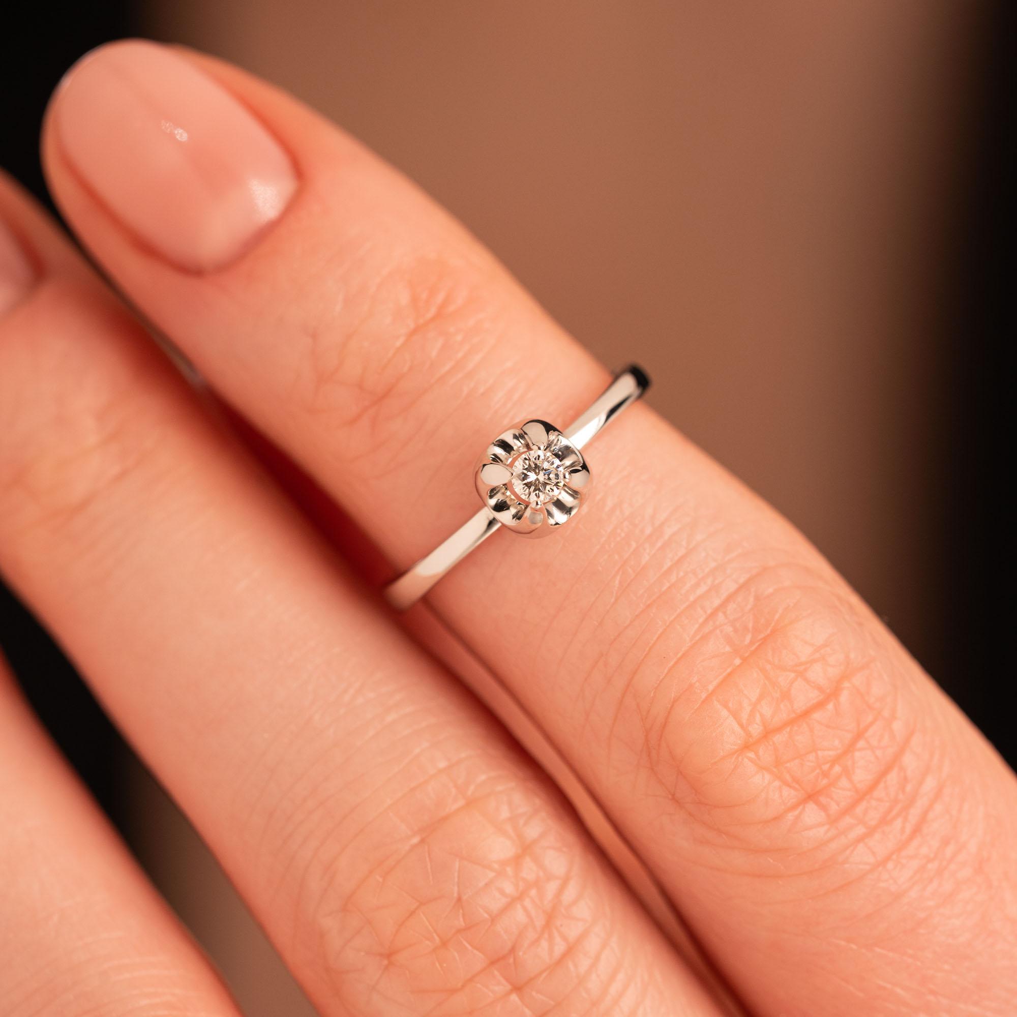 Кольцо с бриллиантом 921989Б