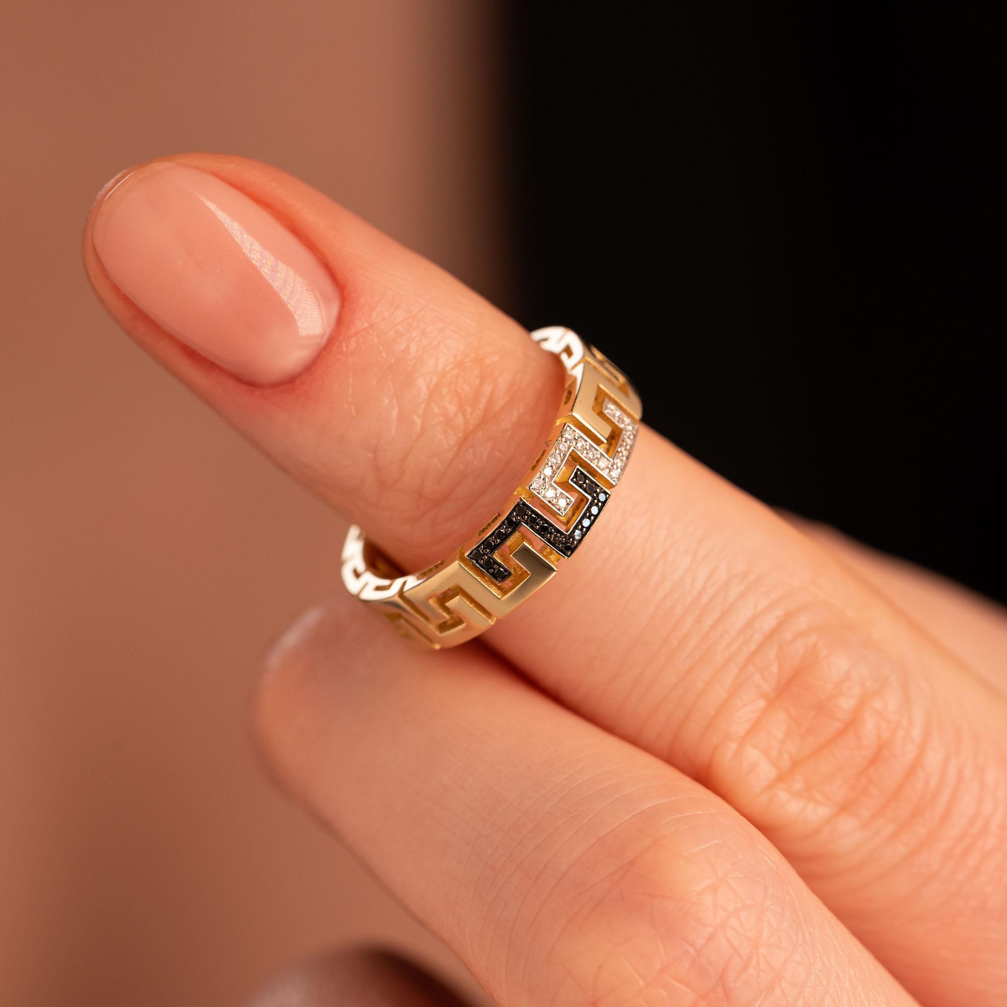 Эксклюзивное кольцо с черными и белыми бриллиантами 931980ЧБ