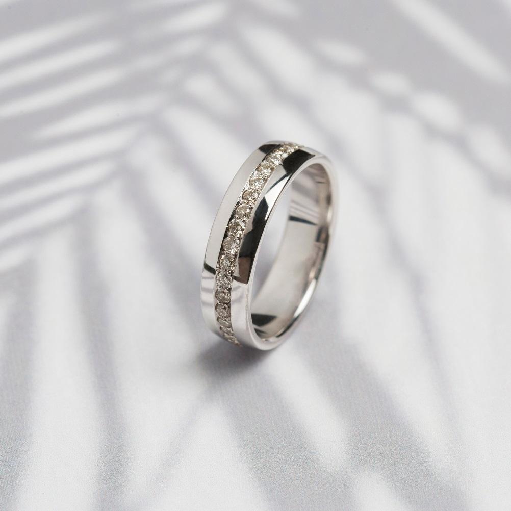 Обручальное кольцо с бриллиантами 212-460-352