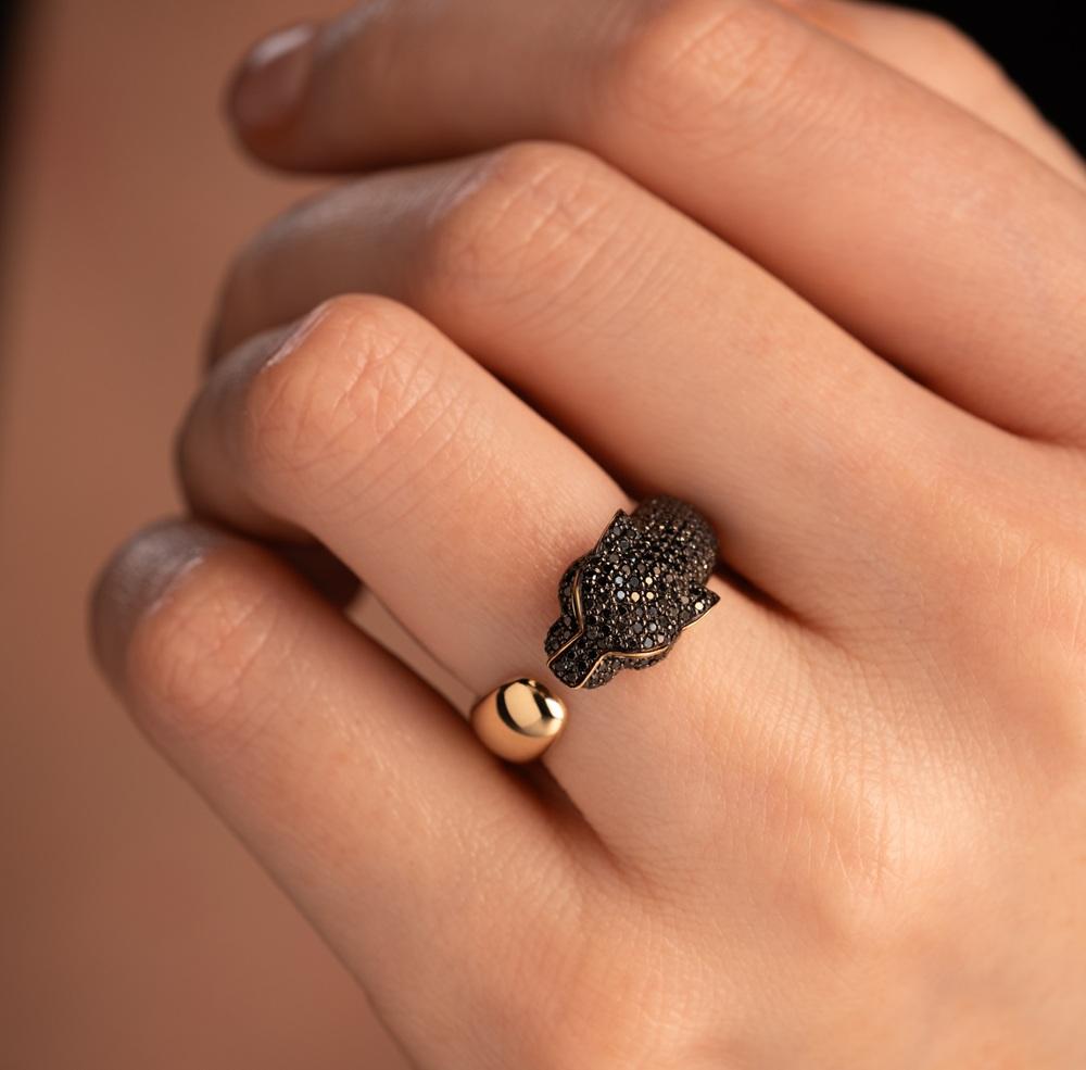 Кольцо из желтого золота с черными бриллиантами 931898ЧБ