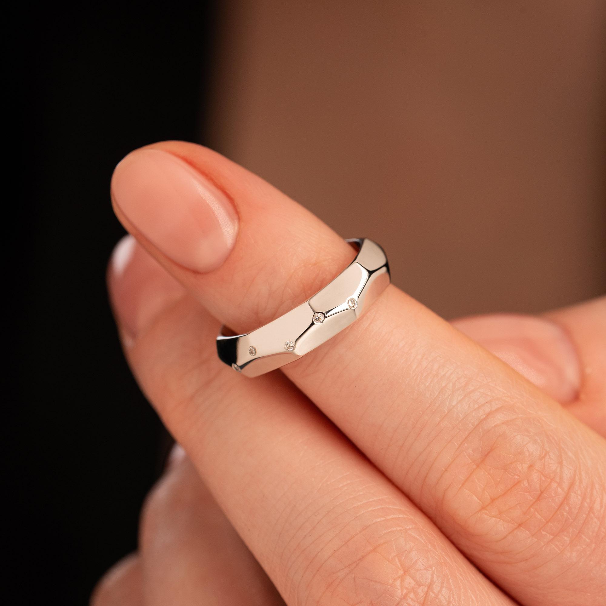 Обручальное кольцо из белого золота 712-050-291