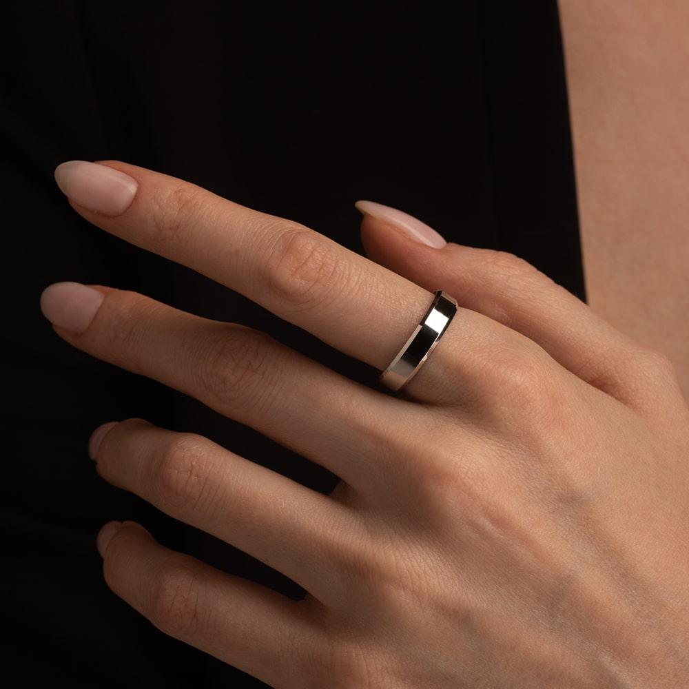 Обручальное кольцо из серебра 010-000-554