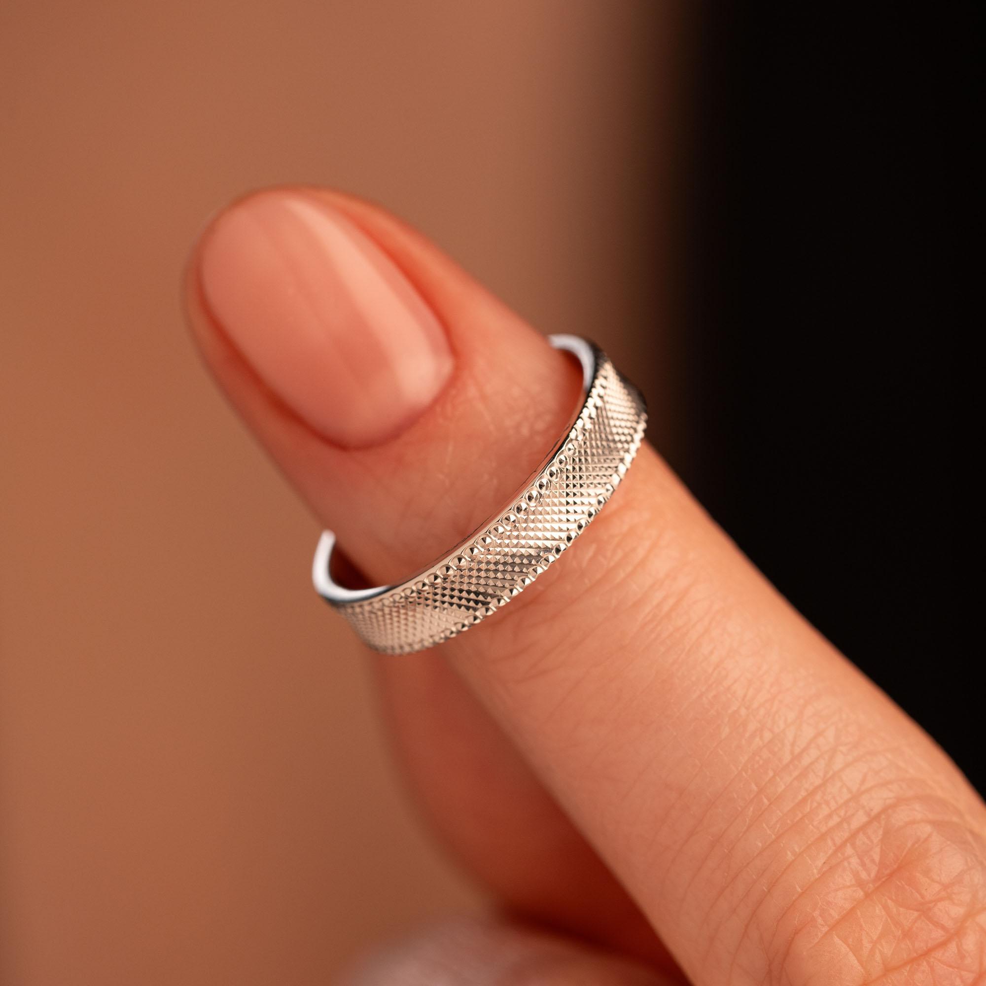 Обручальное кольцо из белого золота 510-000-1001