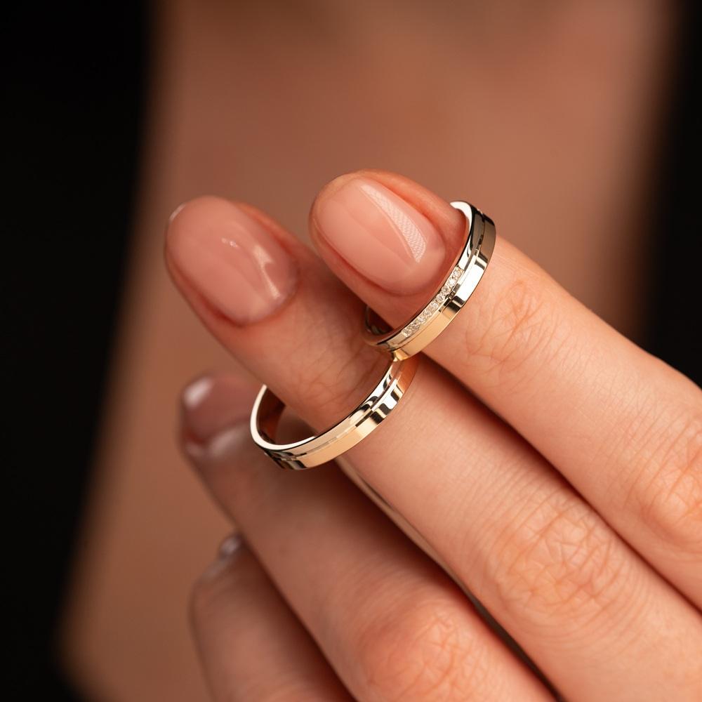 Обручальное кольцо с бриллиантами 432-090-332