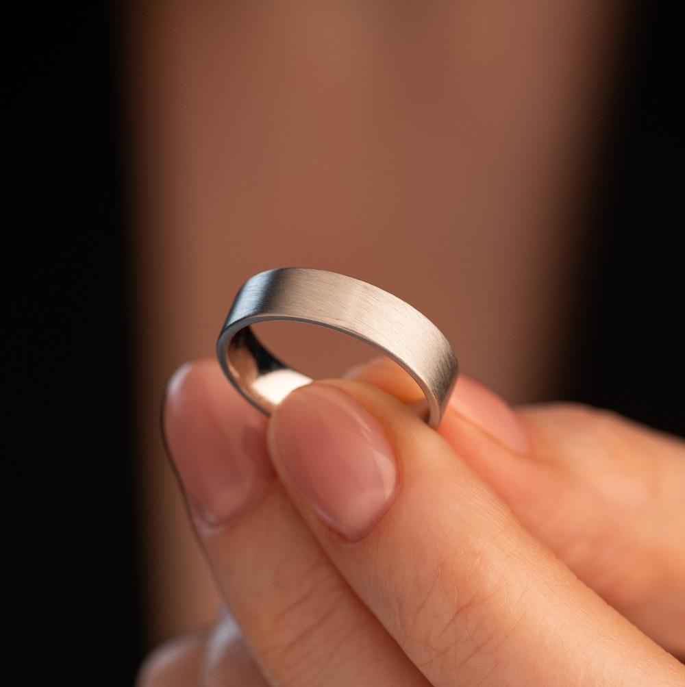 Обручальное кольцо из белого золота 210-000-356