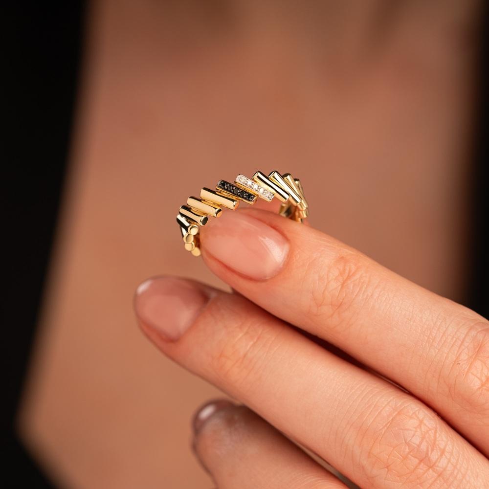 Кольцо из желтого золота с бриллиантами и рубином 931948Б