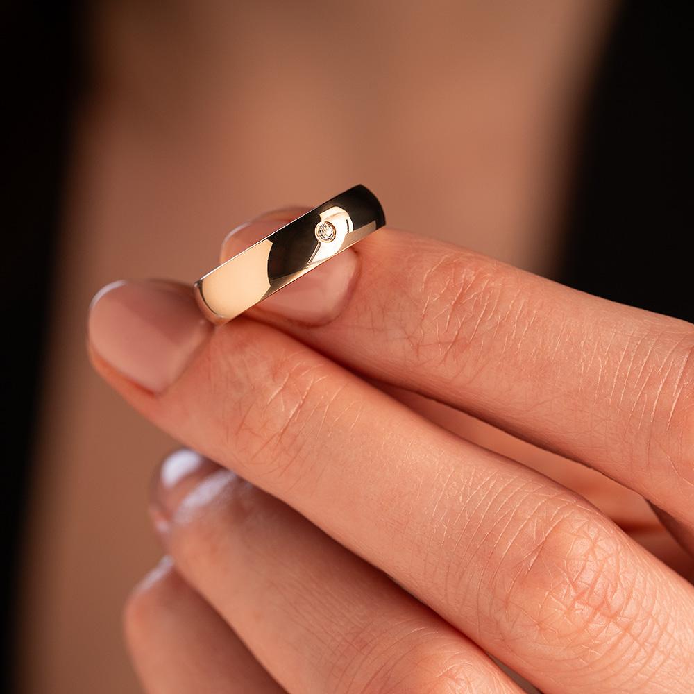 Обручальное кольцо с бриллиантом 102-010-550