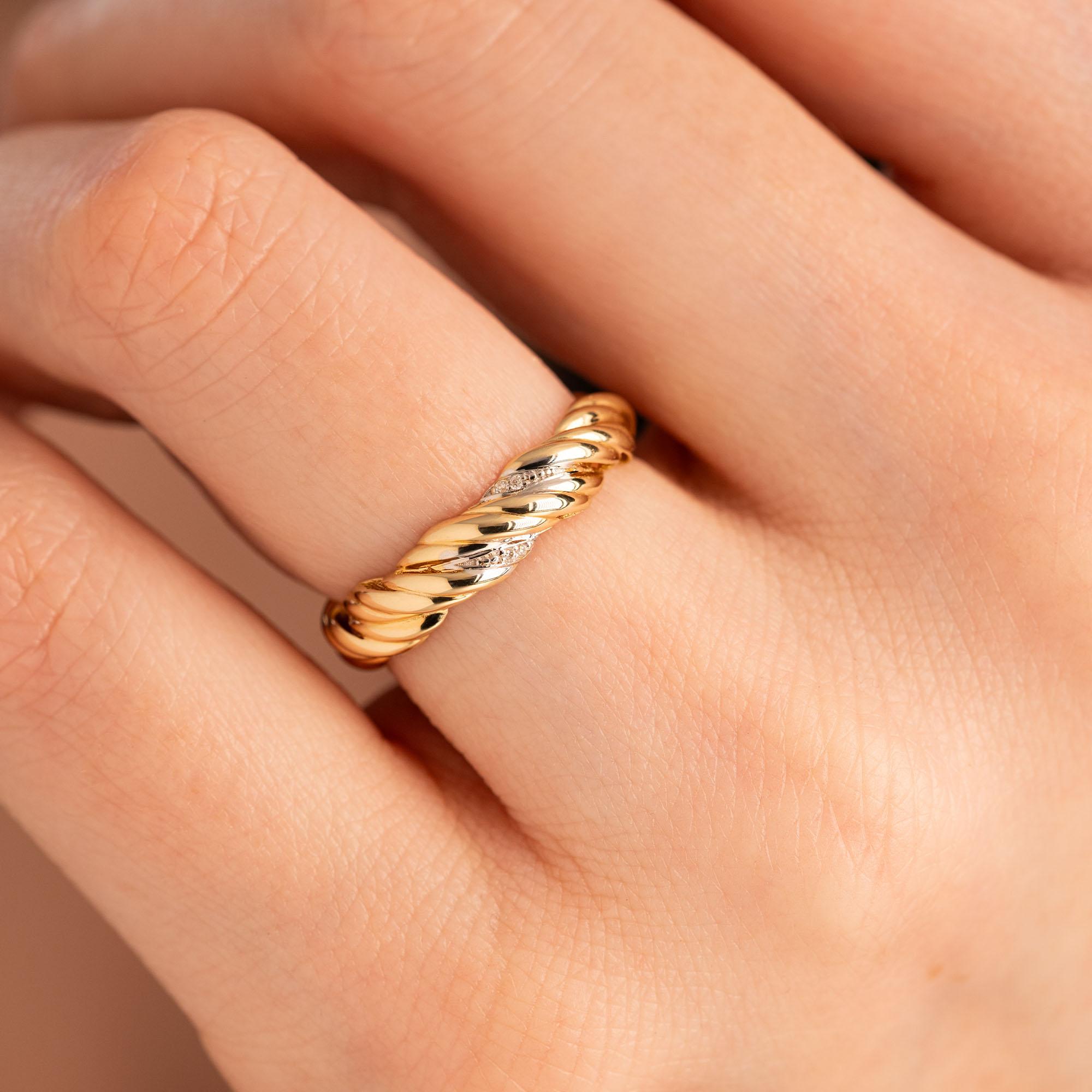 Обручальное кольцо из желтого золота с бриллиантами 9311020Б